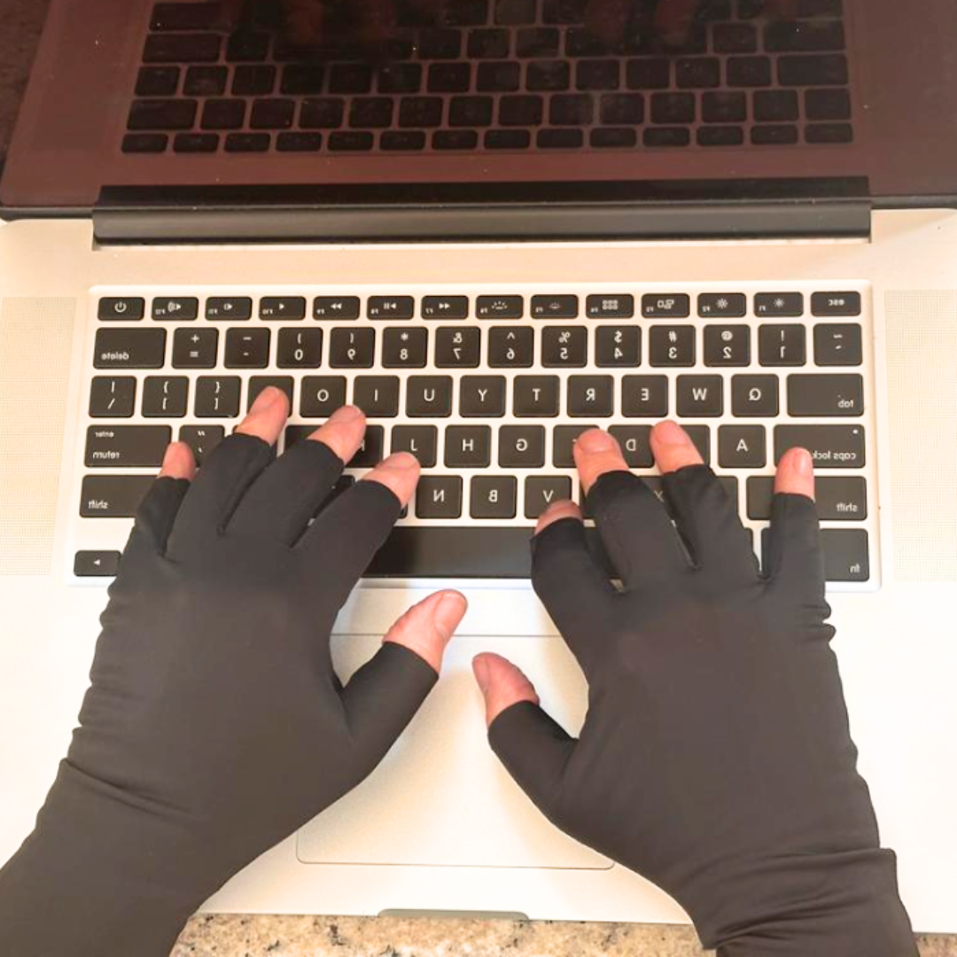 High-performce sweat protection. Fingerless gloves to help you complete the report in time confidently.